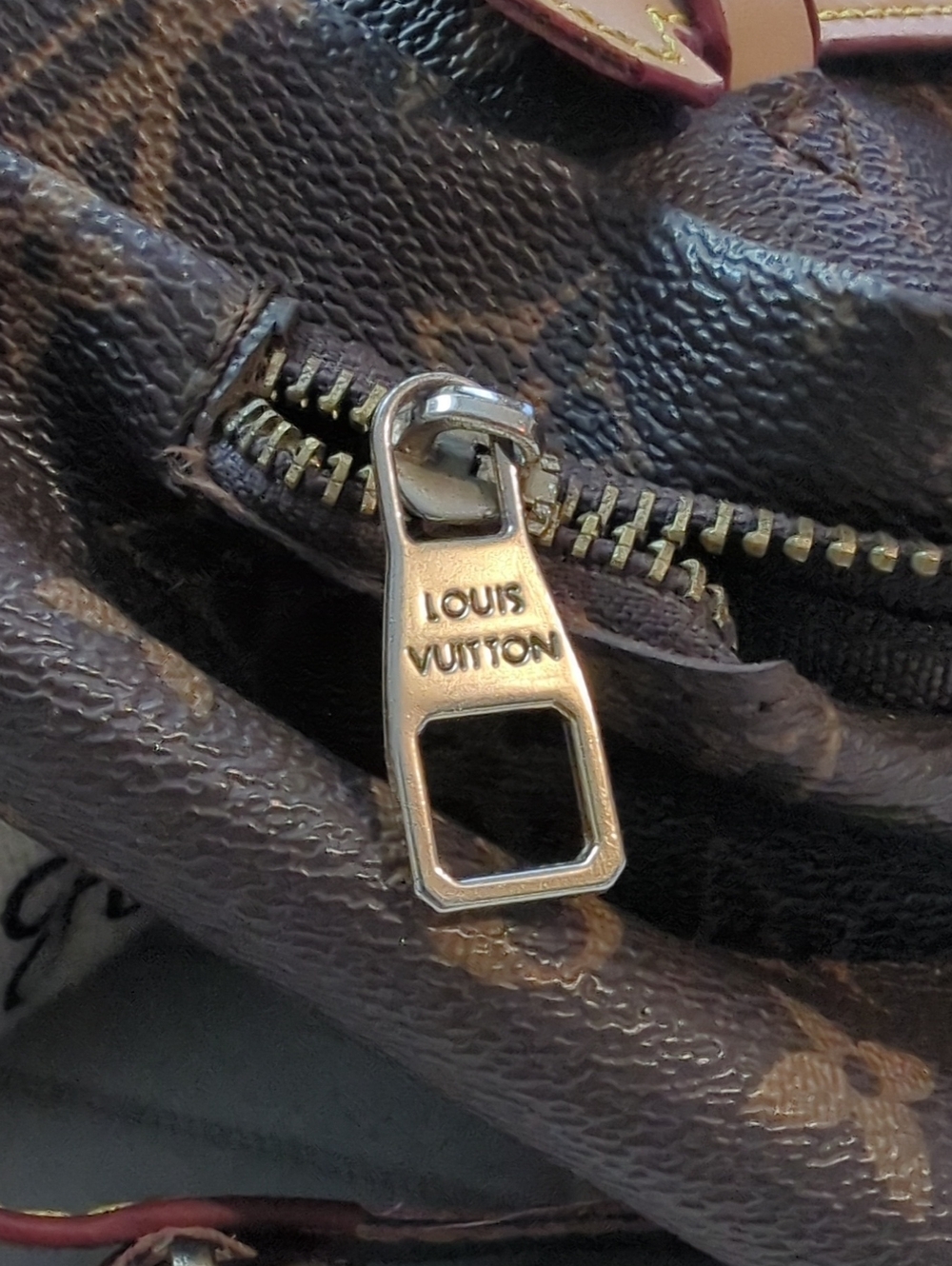 Louis Vuitton LV Monogram Large Sized Waist Belt Bag / Crossbody Bag - Picture 4 of 8